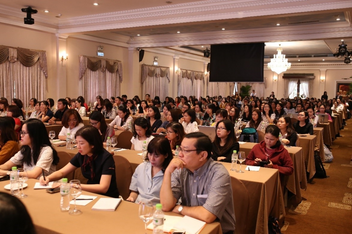 Attendees were listening carefully to the keynote address given by Mr. Mai Duc Thien